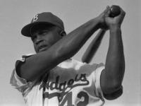 FBsports-雄鹿B队强势日本男篮，福克斯完成帽子戏法