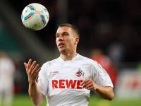 FB体育注册网址-锡安领军破阵，湖人铁骑踏碎开拓者，双雄并进的季后赛启示