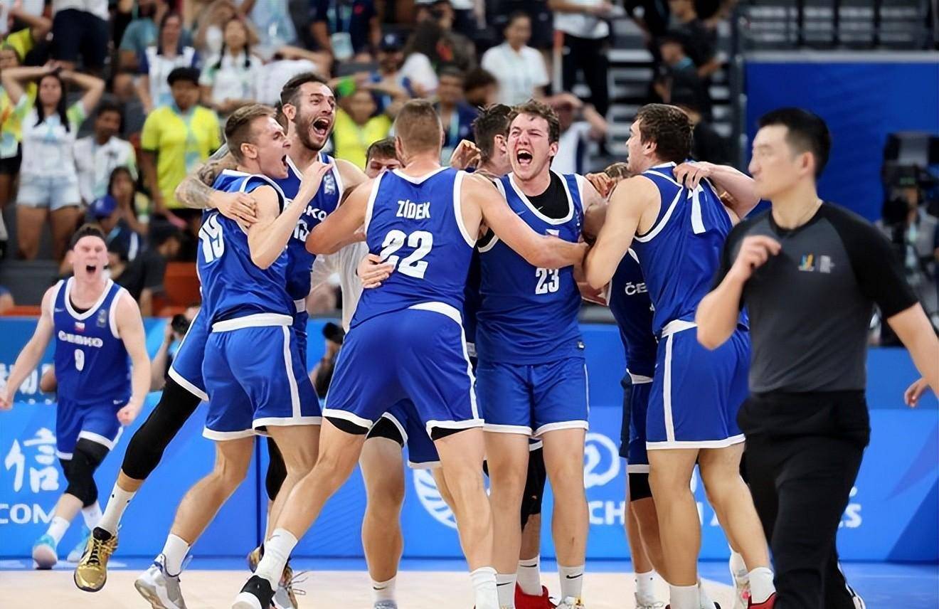 塞尔维亚男篮轻取日本男篮，萨博尼斯送出助攻