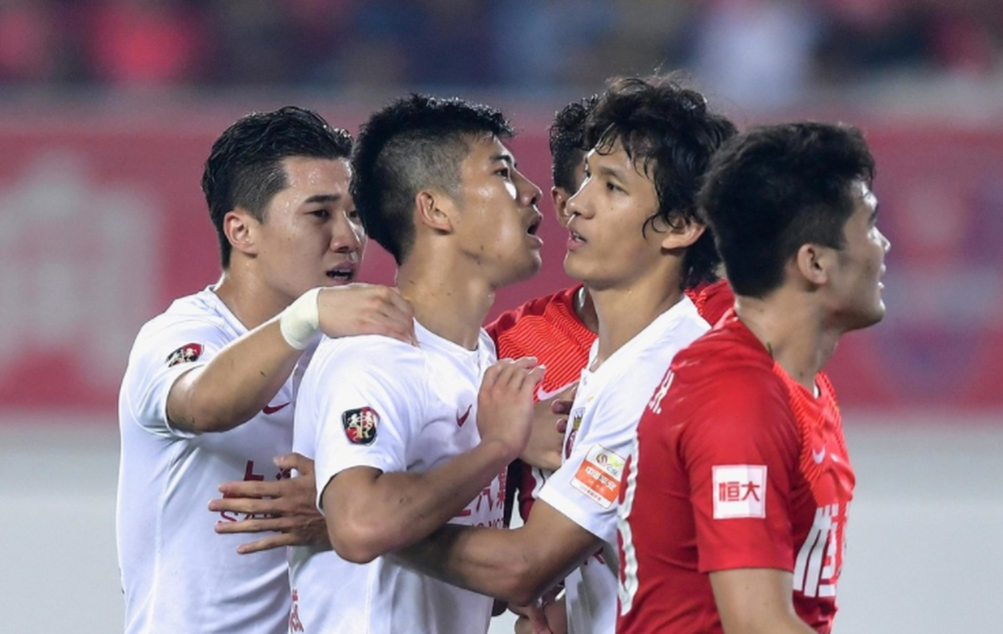 恒大客场力克对手，继续领先积分榜的简单介绍